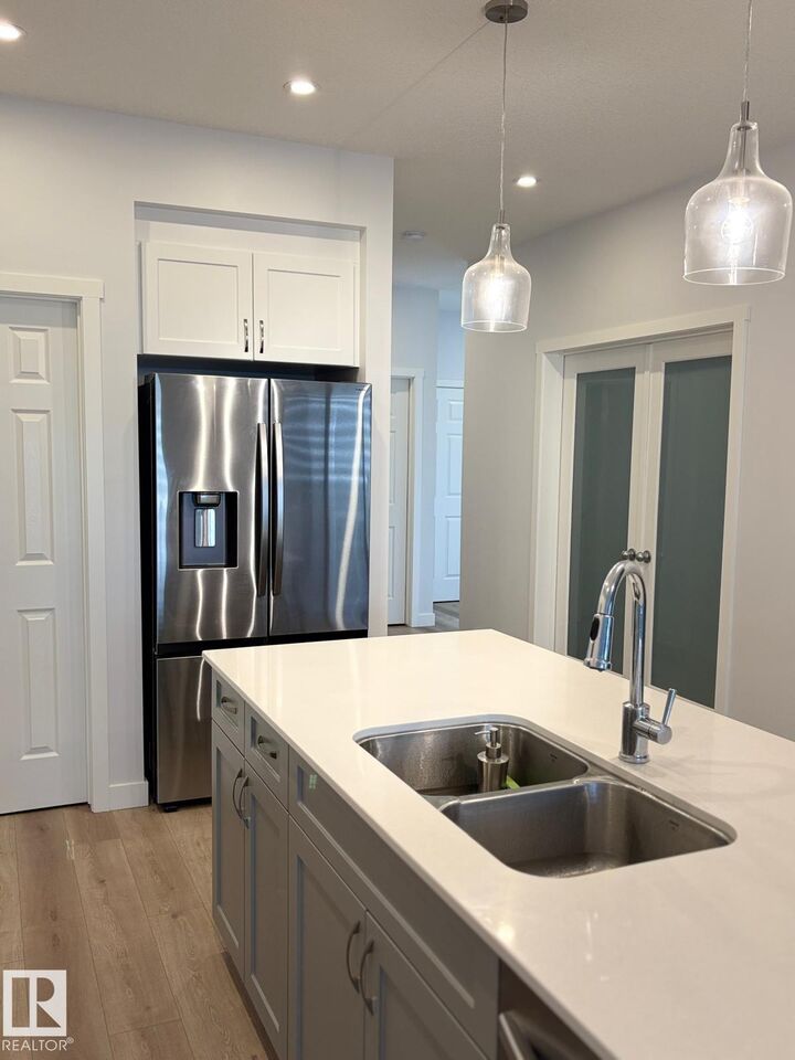 Property Photo:  3234 Dixon Way SW  AB T6W 4S9 