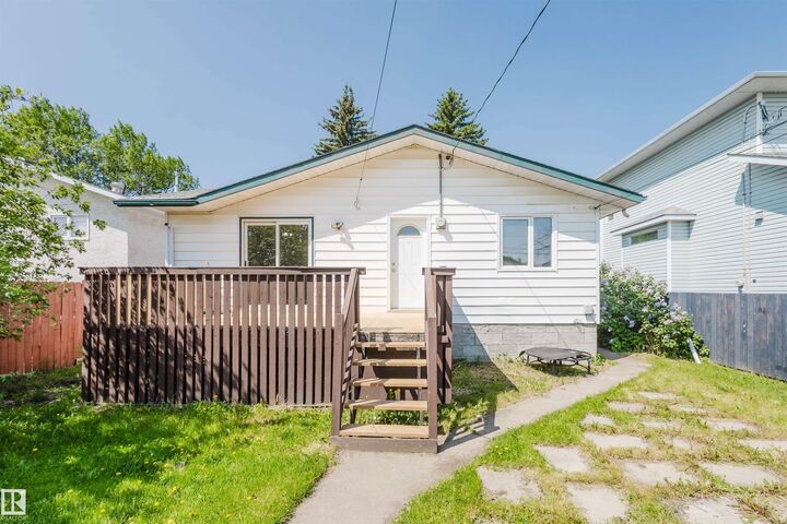 Property Photo:  9731 162 Street NW  AB T5P 3L1 