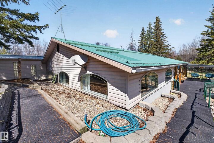 Property Photo:  121 55107 Rge Rd 33  AB T0E 1A0 