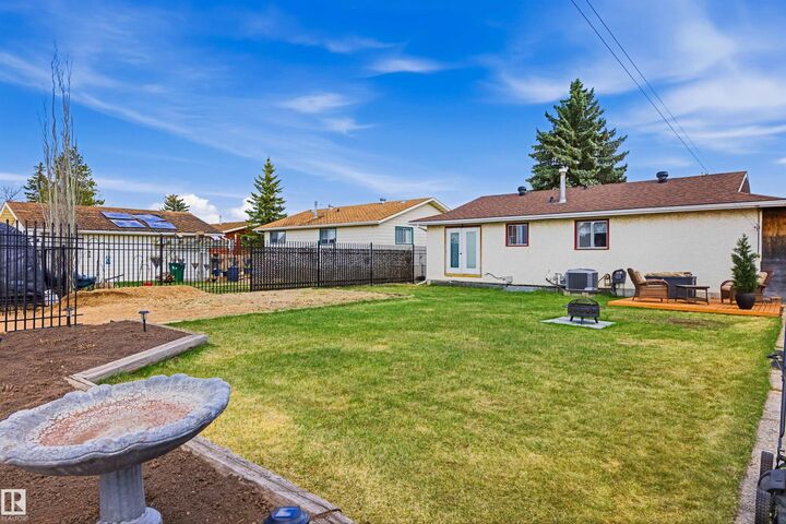 Property Photo:  5012 45 Street  AB T0B 2R0 