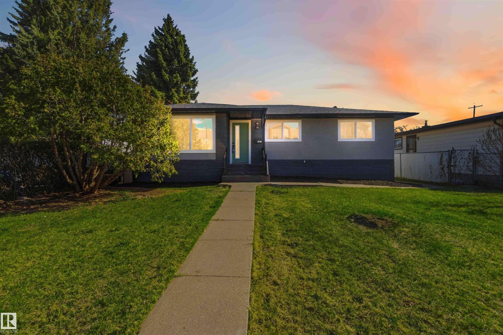 Property Photo:  8736 66 Avenue NW  AB T6E 0L3 