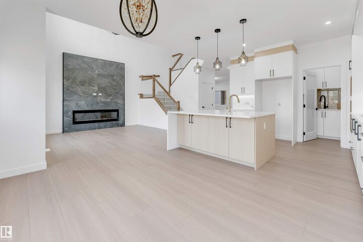 Property Photo:  138 Creekside Lane Lane  AB T9E 1T1 