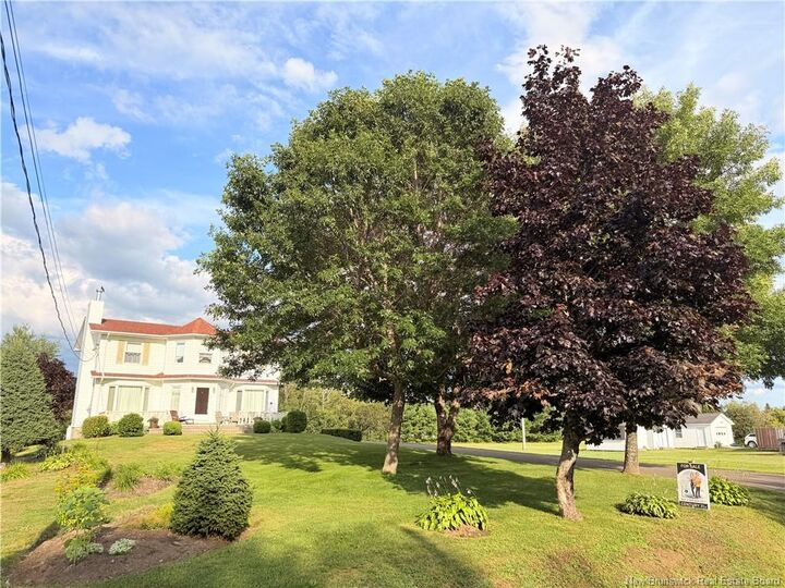Property Photo: 154 Rue Savoie NB E9G 1W8