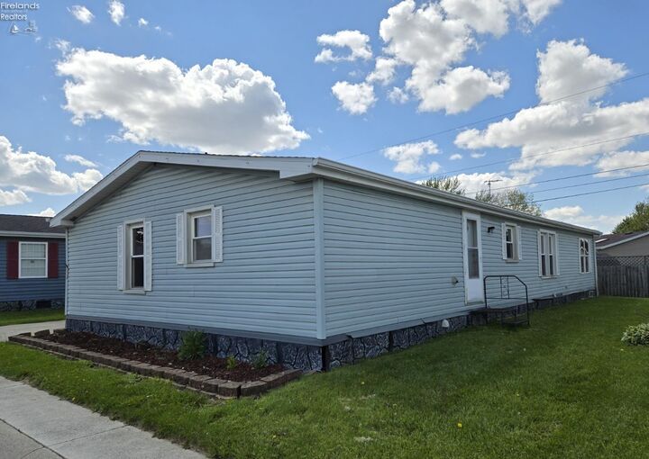 Property Photo:  60 N State Route 101 77  OH 44883 