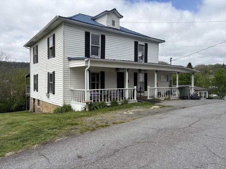 Property Photo:  514 Lloyd  WV 26651 