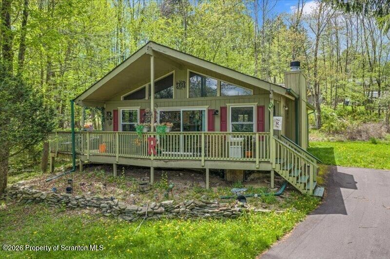 Property Photo:  109 Woodhill Lane  PA 18436 