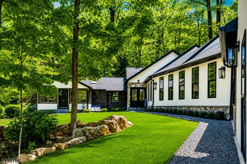 Property Photo:  47 Glenside Trl  NJ 07871 
