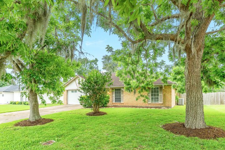 Property Photo:  105 Sugar Cane Trace  TX 77566 