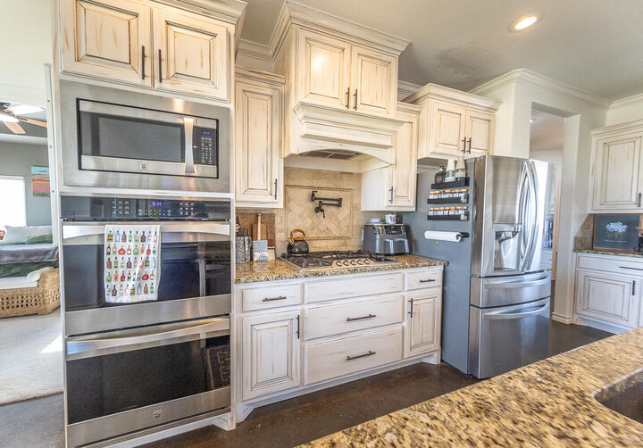 Property Photo:  7905 E County Road 5500  TX 79329 