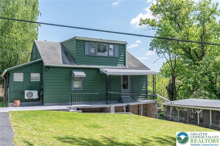 Property Photo:  525 Royal Manor Road  PA 18042 