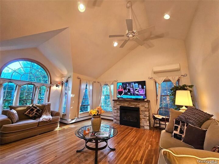 Property Photo:  10 Phyllis Road  NY 11951 