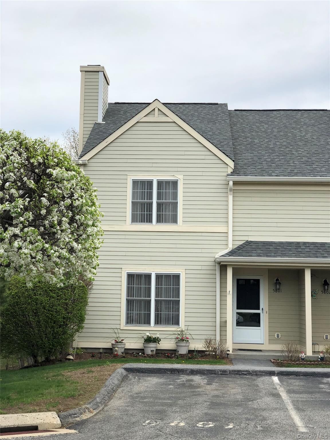 Property Photo:  5801 Applewood Circle  NY 10512 