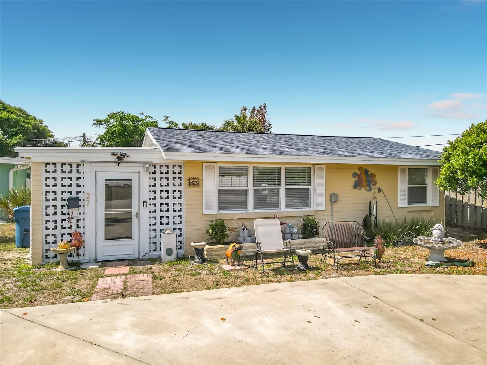 Property Photo:  27 Alamanda Drive  FL 32176 