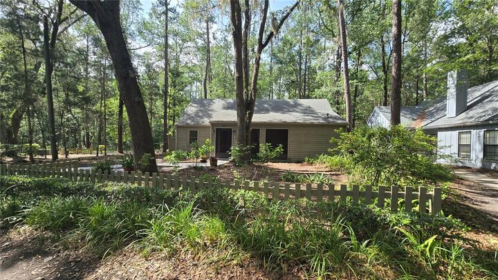 Property Photo:  5201 SW 86 Terrace  FL 32608 