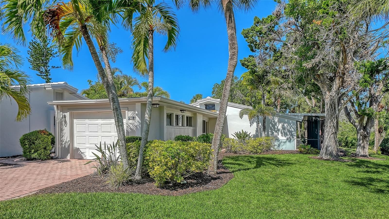 Property Photo:  239 Hourglass Way V7  FL 34242 
