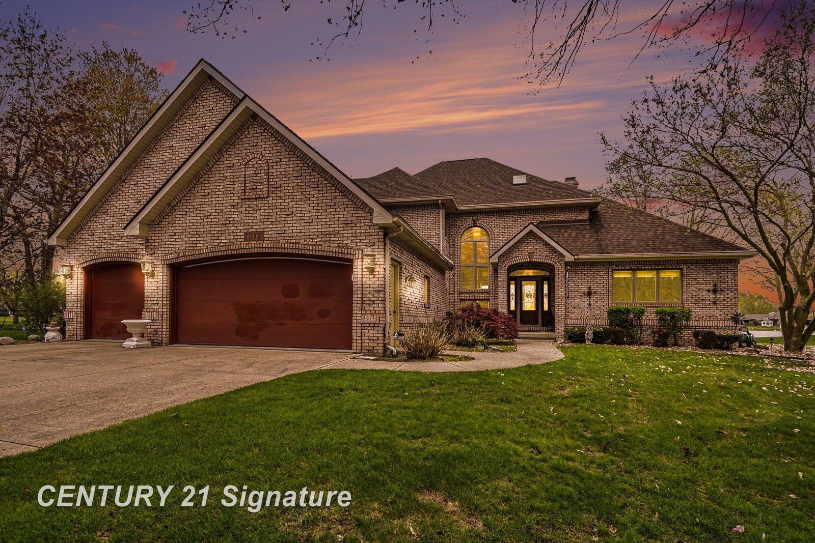Property Photo:  1944 E Lake Circle Drive  MI 48609 