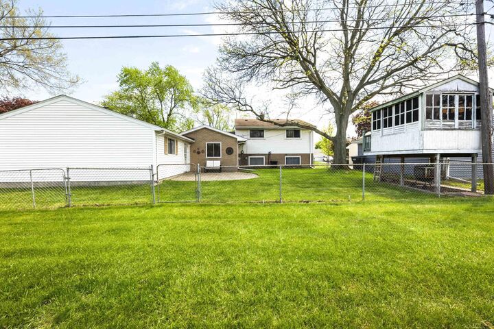 Property Photo:  8607 Leslie Drive  MI 48314 