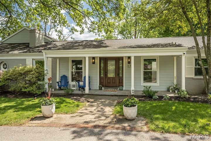 Property Photo:  17 Colonial Hills Parkway  MO 63141 