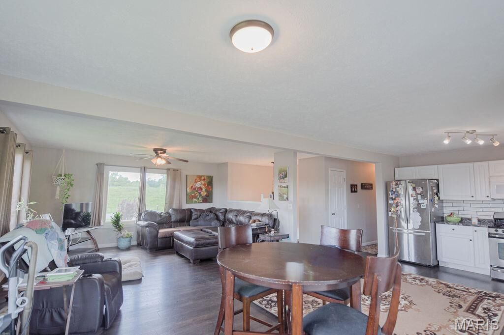 Property Photo:  806 S 7th Street  IL 62240 