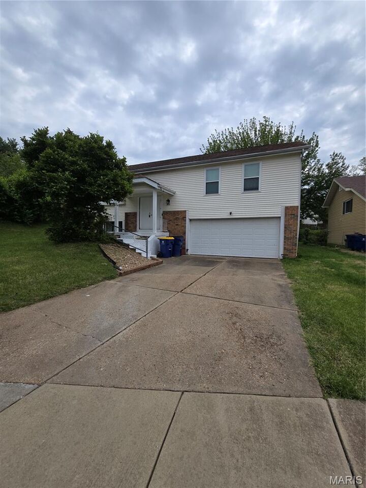 Property Photo:  2404 Farnham Court  MO 63033 
