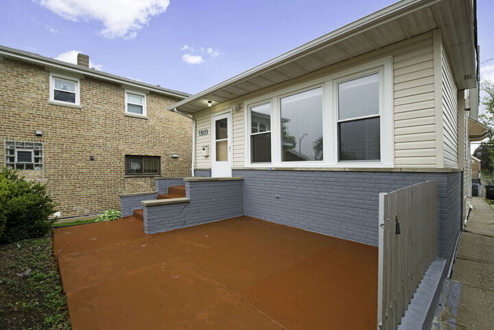 Property Photo: 7317 W Pensacola Avenue IL 60706