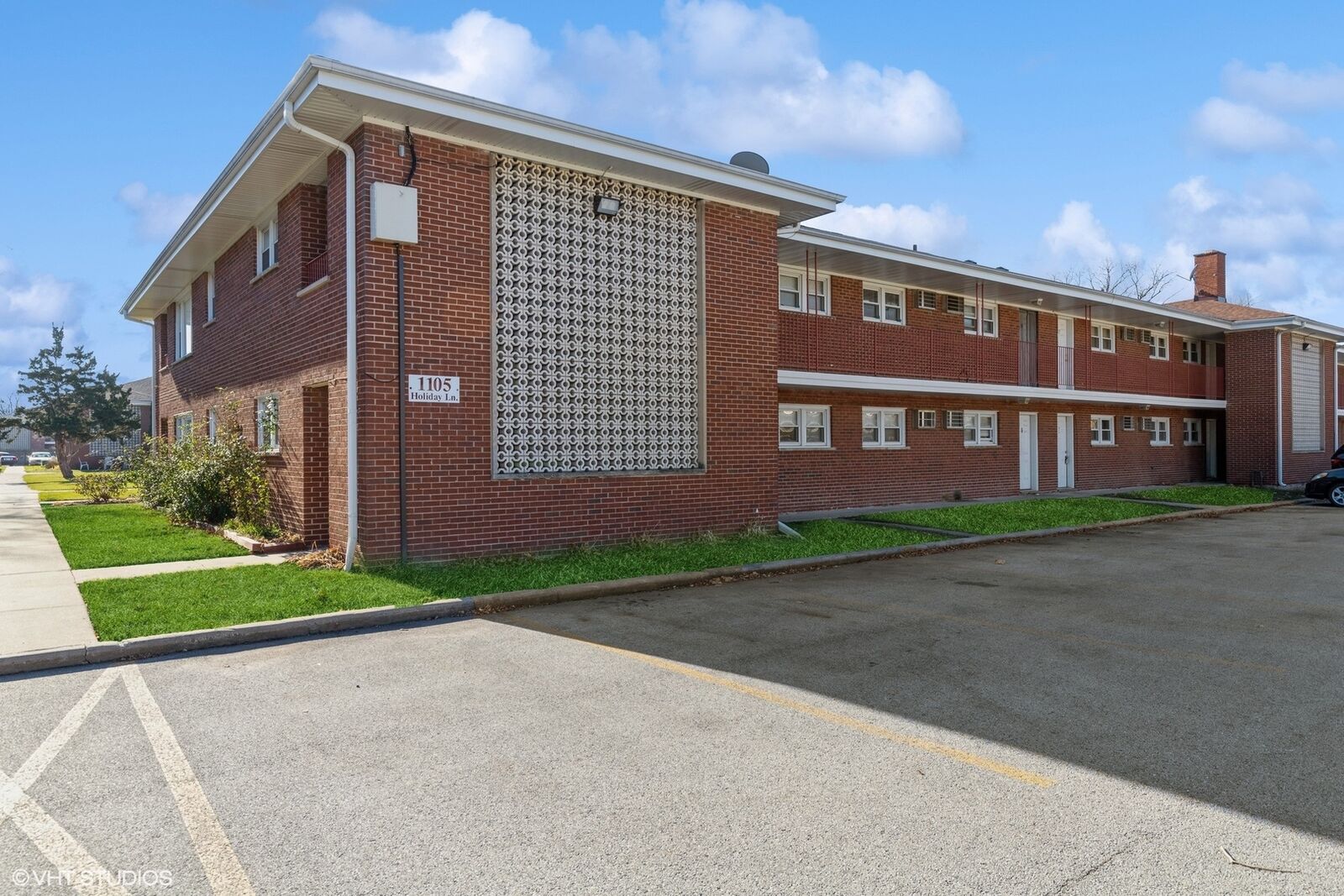 Property Photo:  1105 Holiday Lane 7  IL 60016 