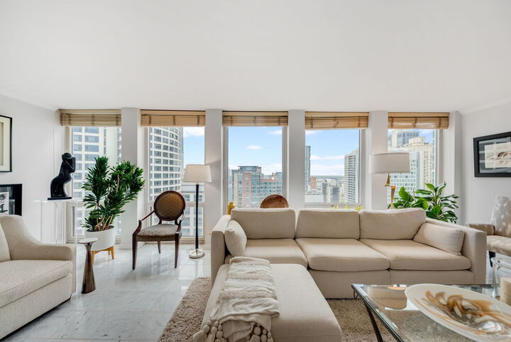 Property Photo:  111 E Chestnut Street 31J  IL 60611 