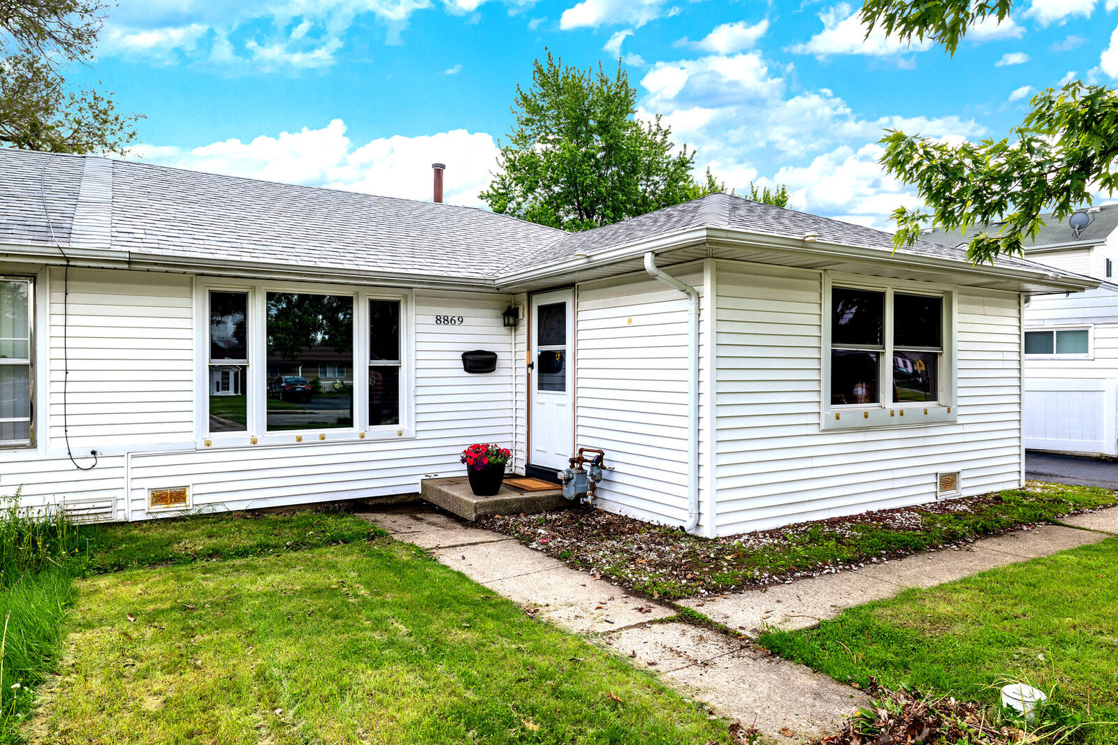 Property Photo:  8869 S Kostner Avenue  IL 60456 