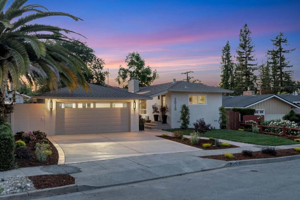 Property Photo:  2020 Helena Way  CA 94061 