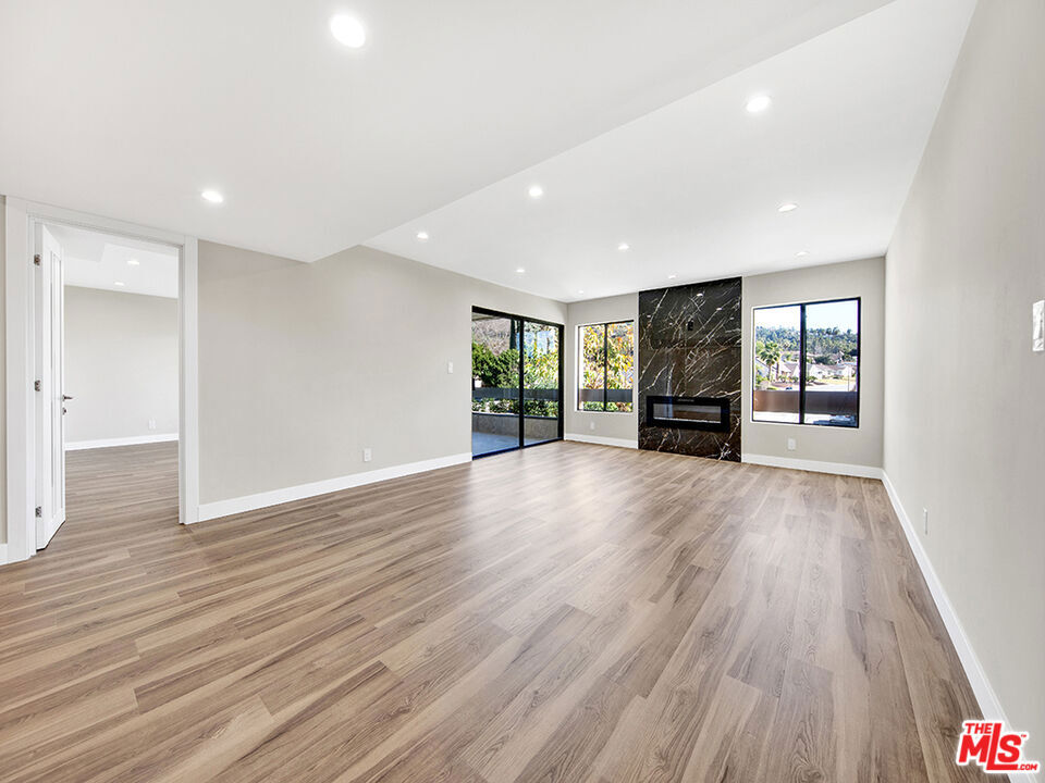 Property Photo:  1325 Valley View Road 201  CA 91202 