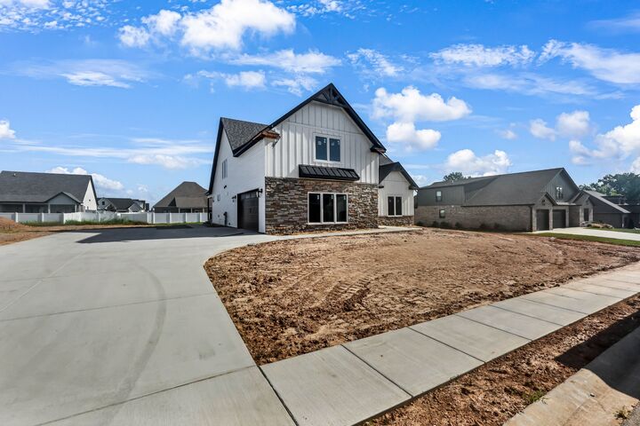 Property Photo: 2473 Ellsworth Dr TN 37043
