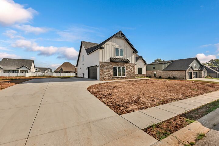 Property Photo:  2473 Ellsworth Dr  TN 37043 