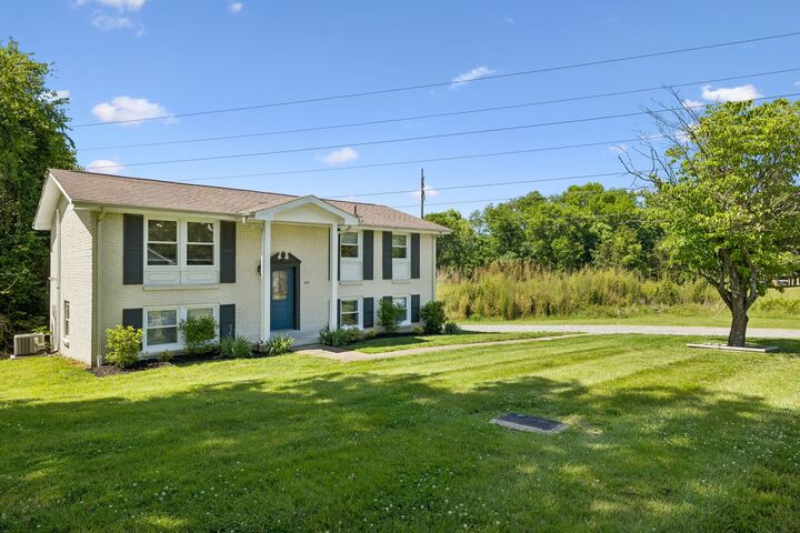 Property Photo:  632 Larchwood Dr  TN 37214 