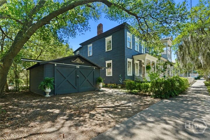 Property Photo: 205 E 39th Street GA 31401