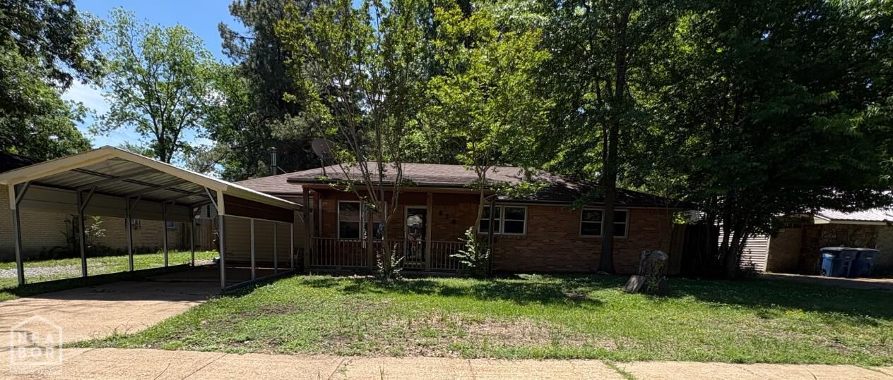 Property Photo: 610 N Roselawn AR 72301