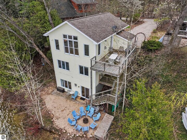 Property Photo:  4333 Lake Avenue  MI 49643 