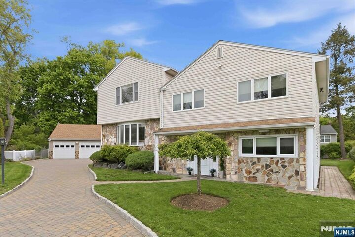 Property Photo:  7 Keith Place  NJ 07452 