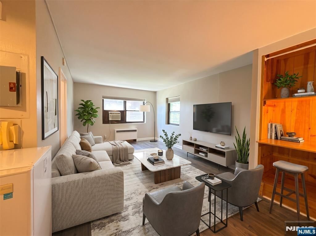 Property Photo:  3021 Edwin 2H  NJ 07024 
