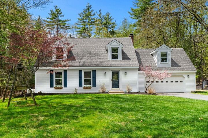 Property Photo:  5 Wentworth Drive  NH 03110 