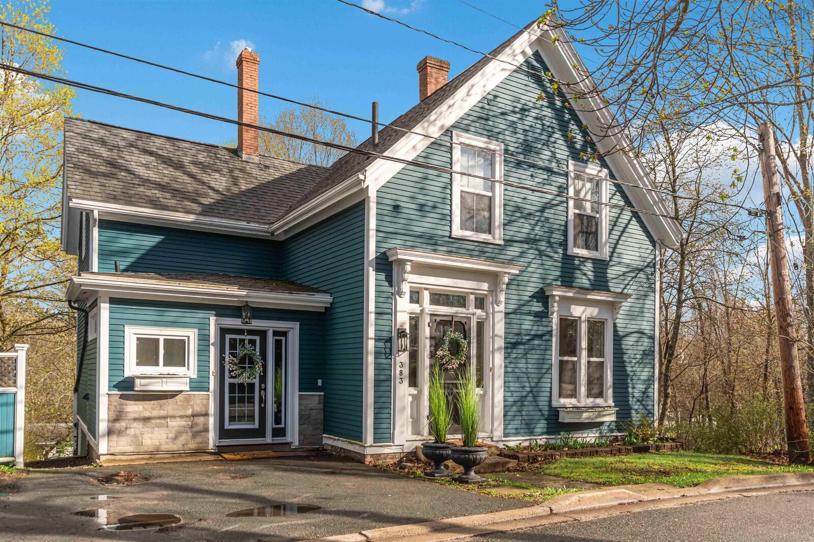 Property Photo:  383 Hawthorne Street  NS B0N 2T0 
