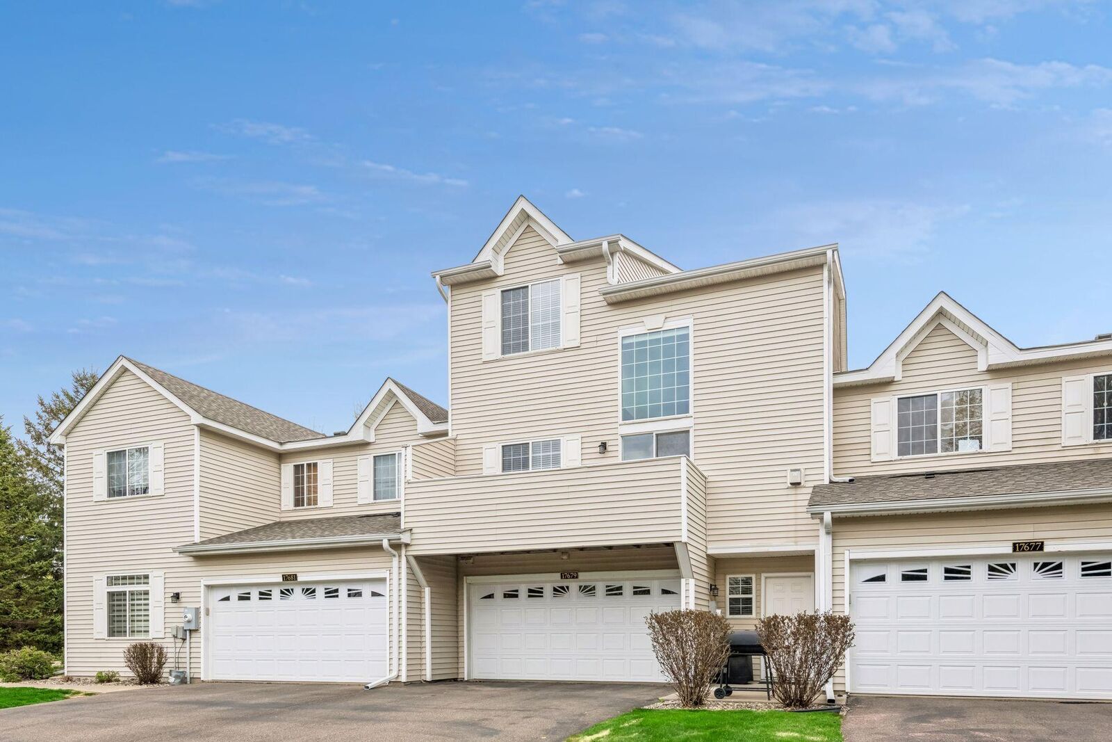 Property Photo:  17679 Hackberry Court  MN 55347 