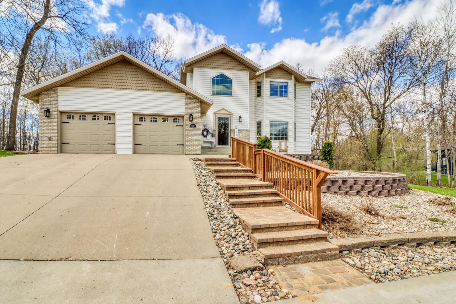 Property Photo: 1044 Villa Lane MN 56501