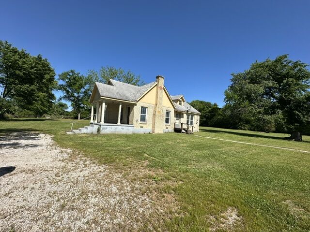 Property Photo:  215 Russell Street  AR 72675 