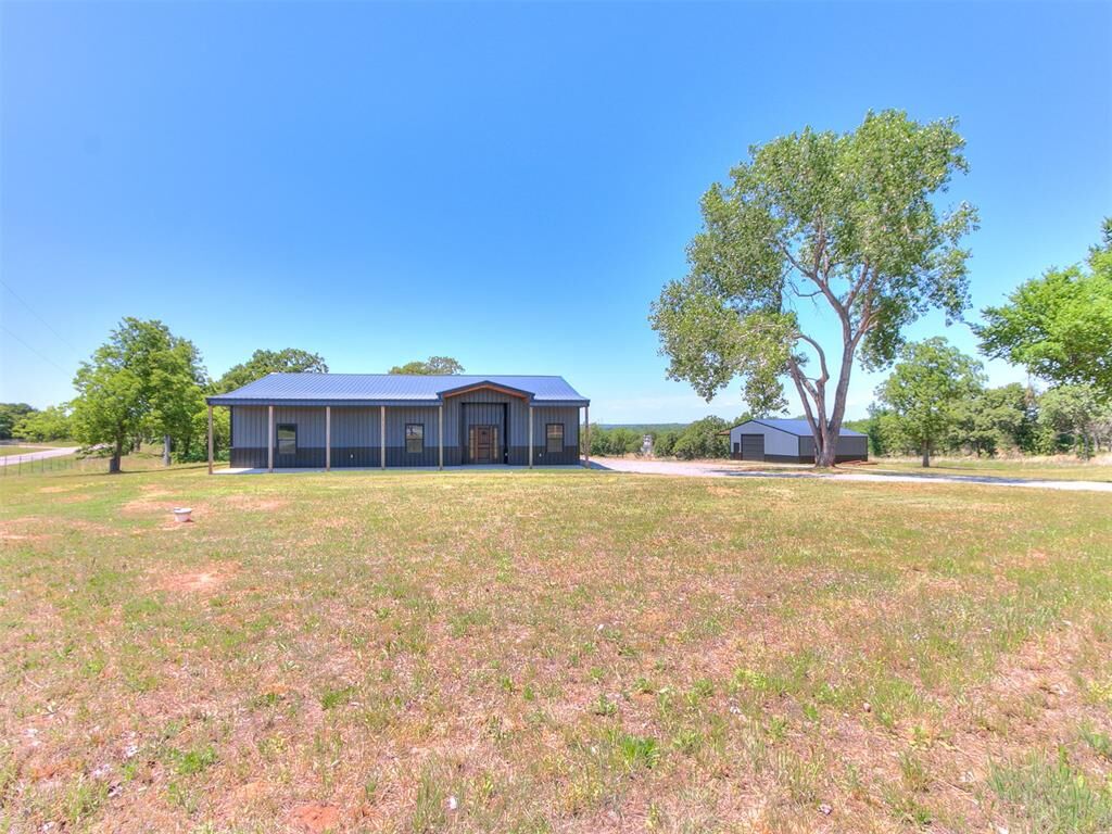 Property Photo: 17899 N Harrah Road OK 73054