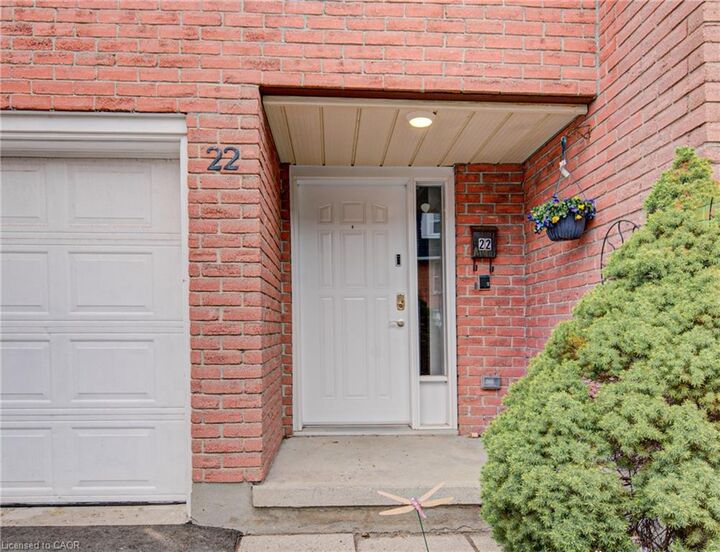 Property Photo:  100 Bluevale Street N 22  ON N2J 4M9 