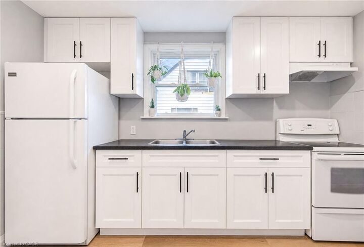 Property Photo:  127 Chopin Drive  ON N3H 1J4 