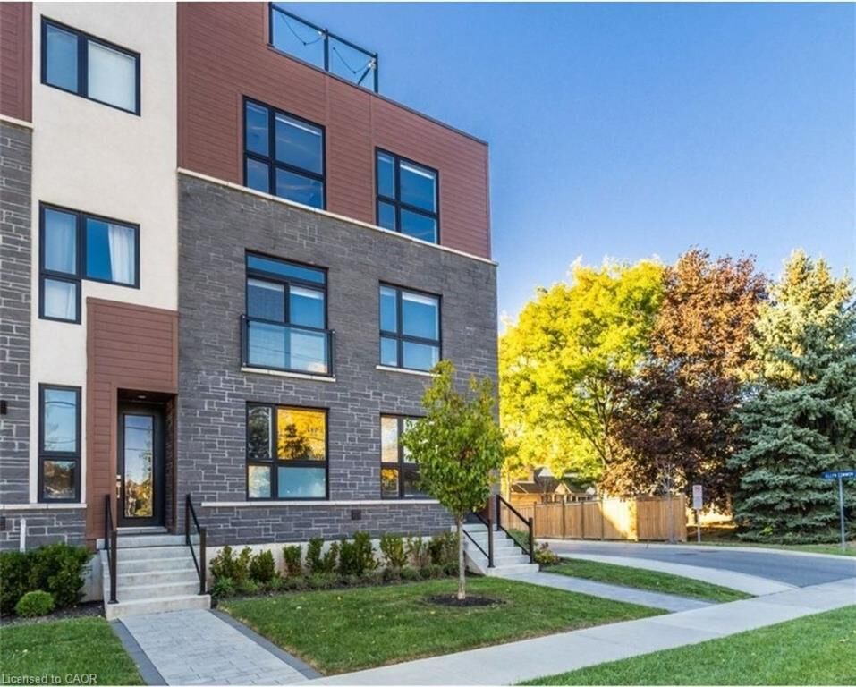Property Photo:  3228 Ellyn Common  ON L7N 0A3 
