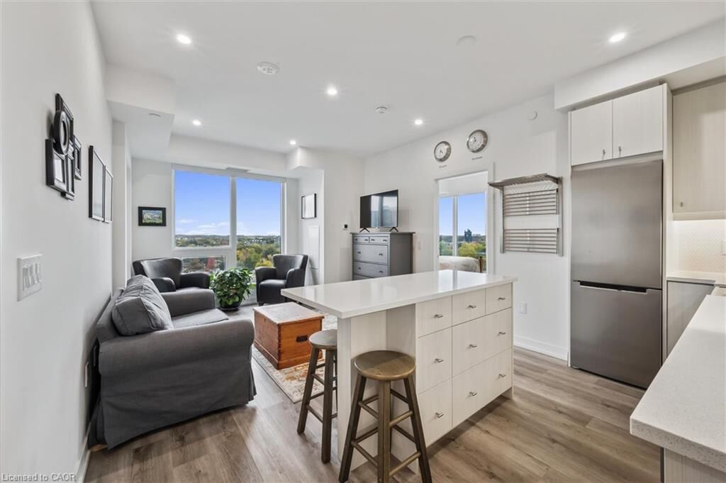 Property Photo:  15 Wellington Street S 909  ON N2G 0E4 