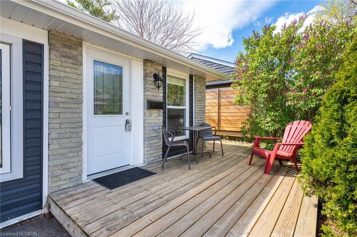 Property Photo:  519 Pinetree Crescent  ON N3H 4X4 
