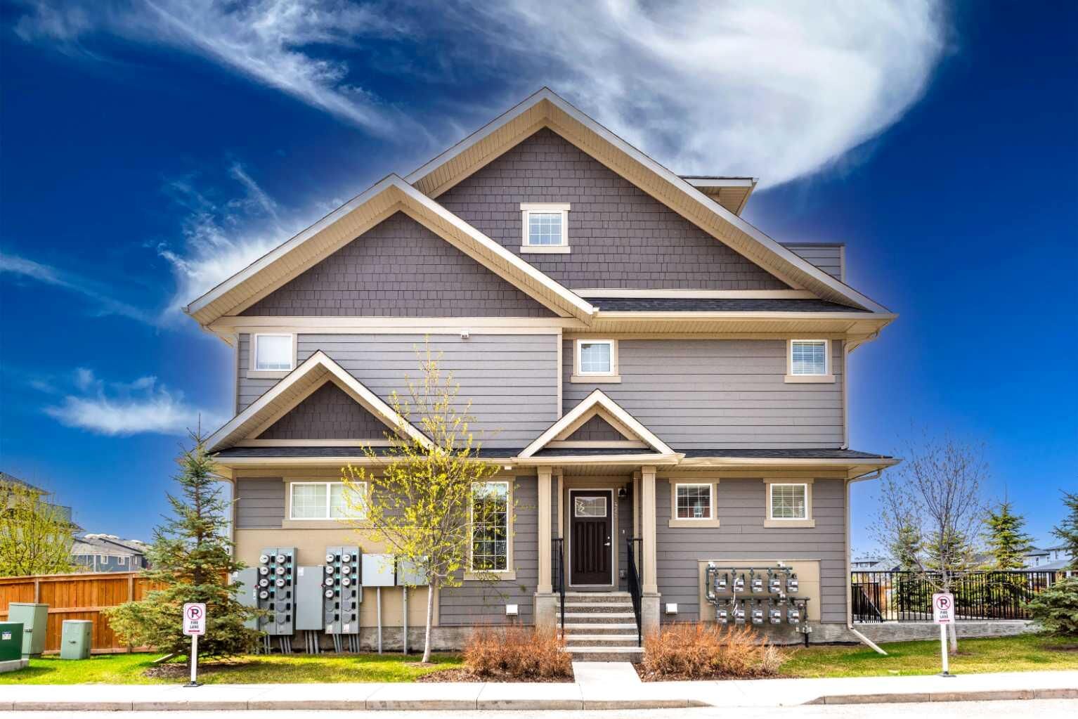 Property Photo:  428 Cranbrook Square SE  AB T3M 3K8 